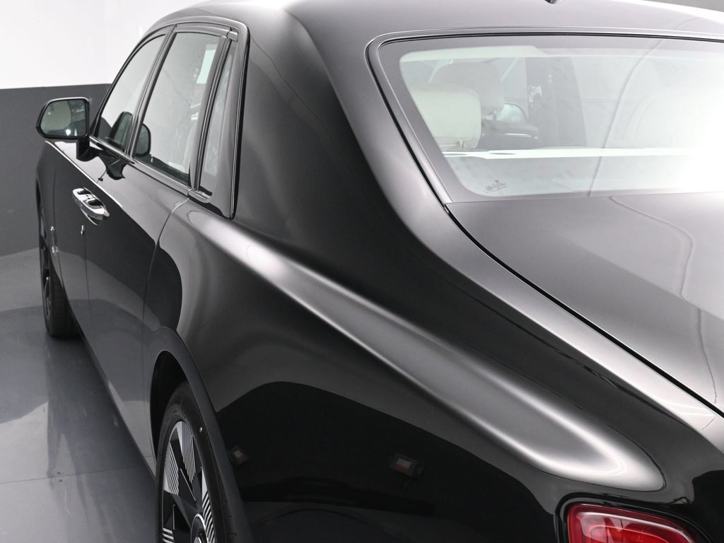 Used 2025 Black Rolls-Royce  image 13