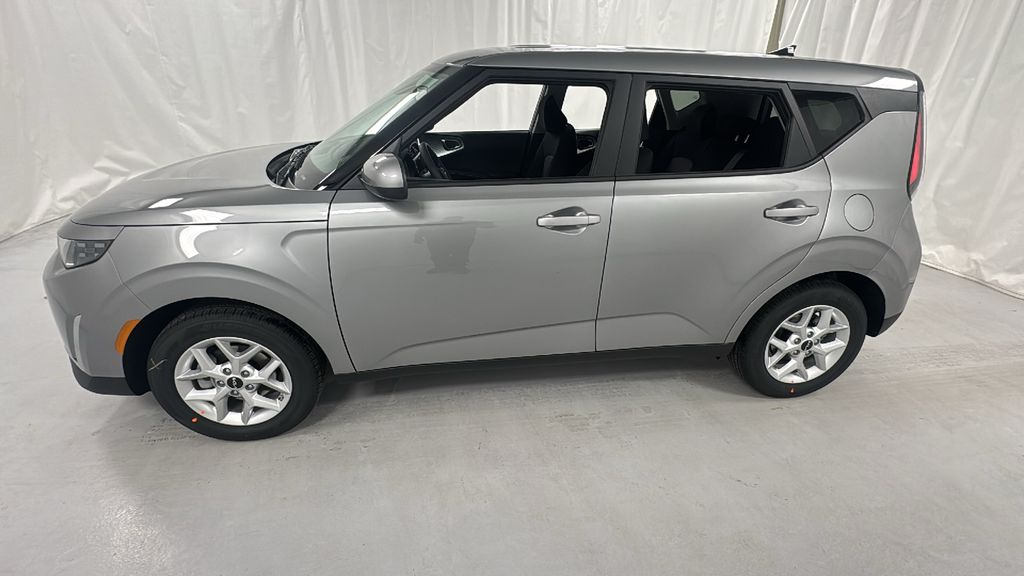 2025 Kia Soul LX photo 3