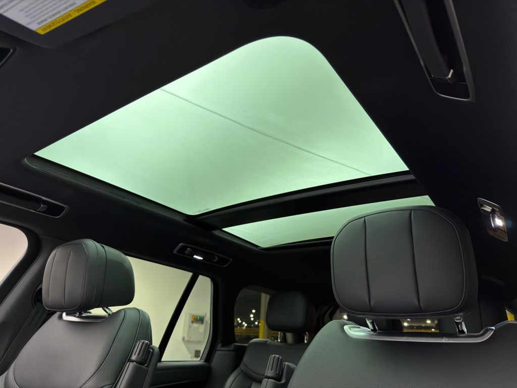 Thumbnail: 2025 Land Rover Range Rover - 7