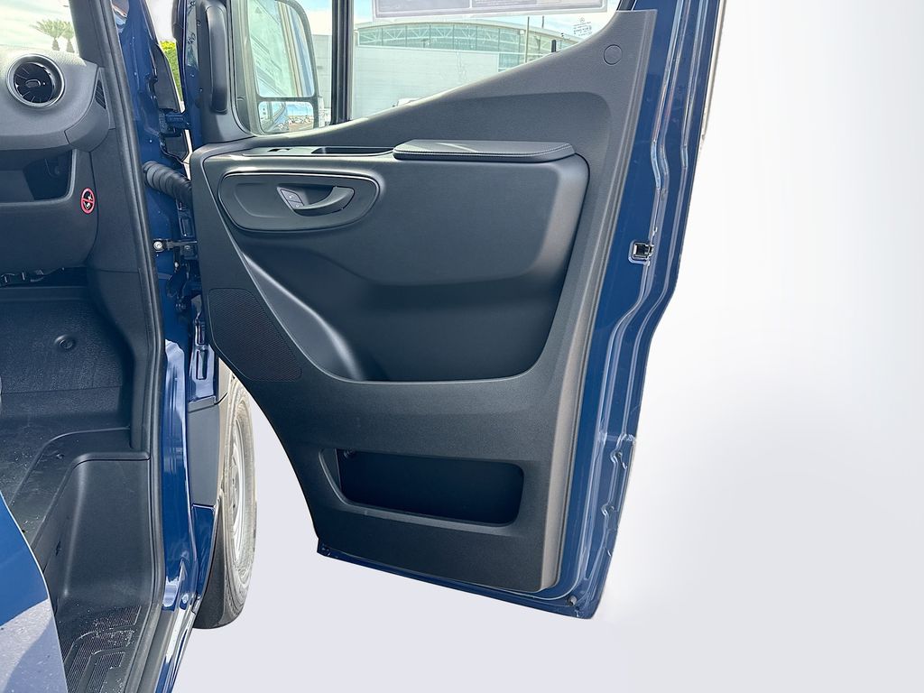 Thumbnail: 2026 Mercedes-Benz Sprinter - 25