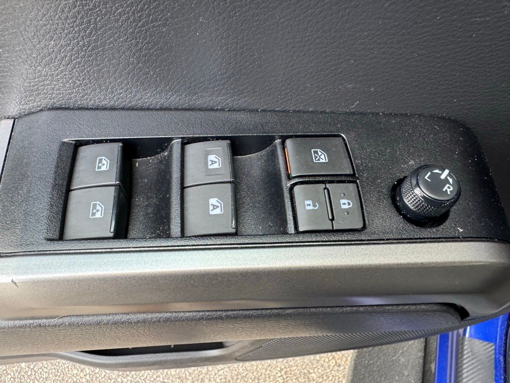 2023 Toyota Tacoma SR5 17