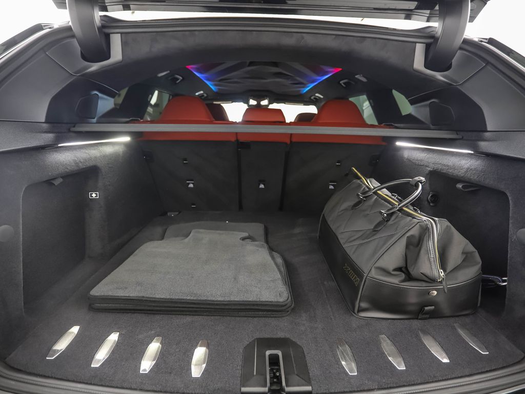 Thumbnail: 2026 BMW XM - 24