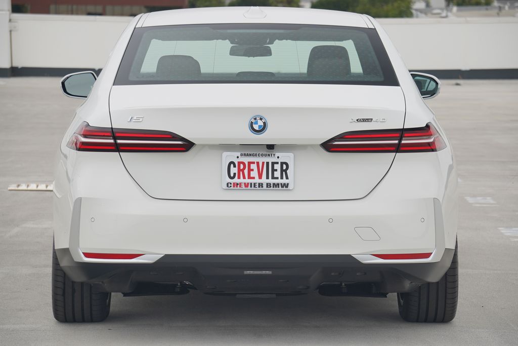 Thumbnail: 2026 BMW i5 - 6