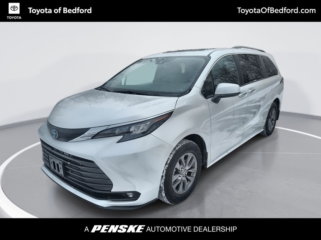 2025 Toyota Sienna XLE -
                Bedford, OH