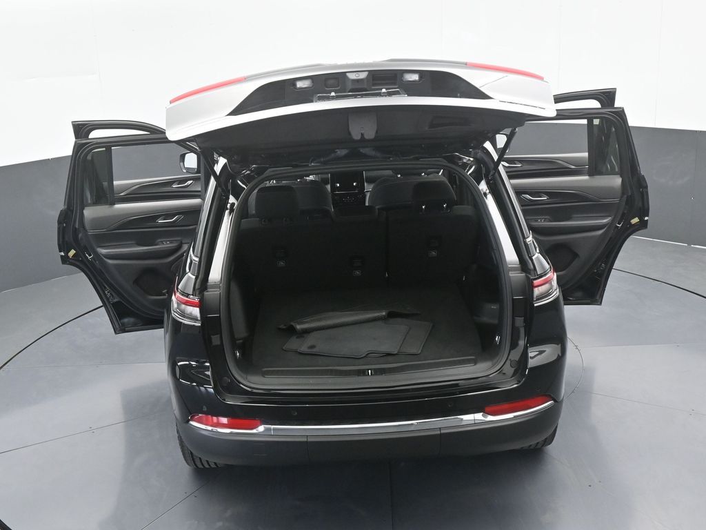 Used 2025 Diamond Black Crystal Pearlcoat Jeep Laredo image 68