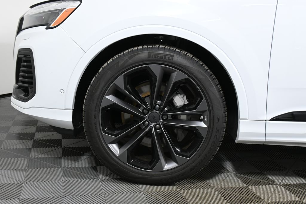 Thumbnail: 2026 Audi Q7 - 11
