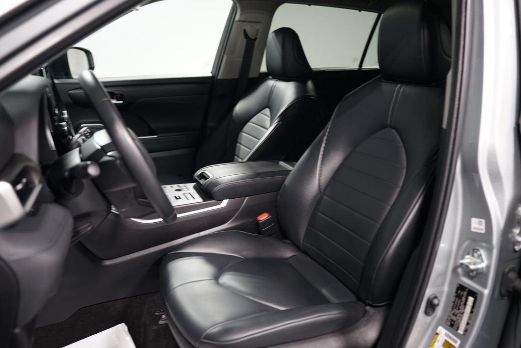 2023 Toyota Highlander XLE 26