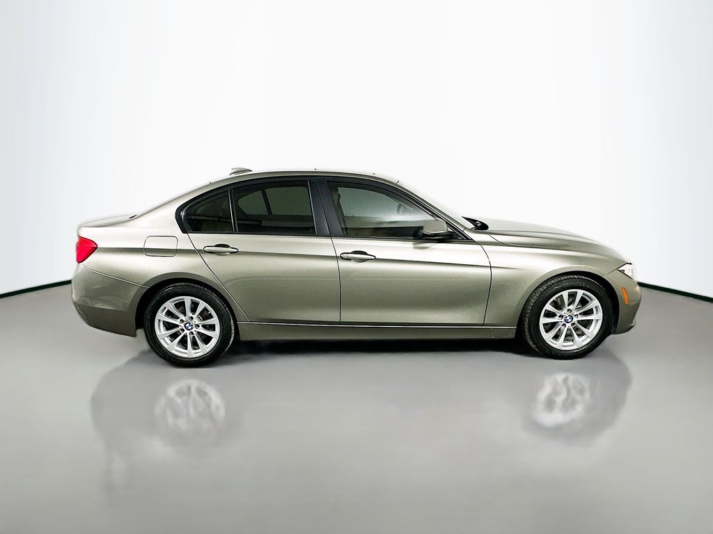 Thumbnail: 2016 BMW 3 Series - 4