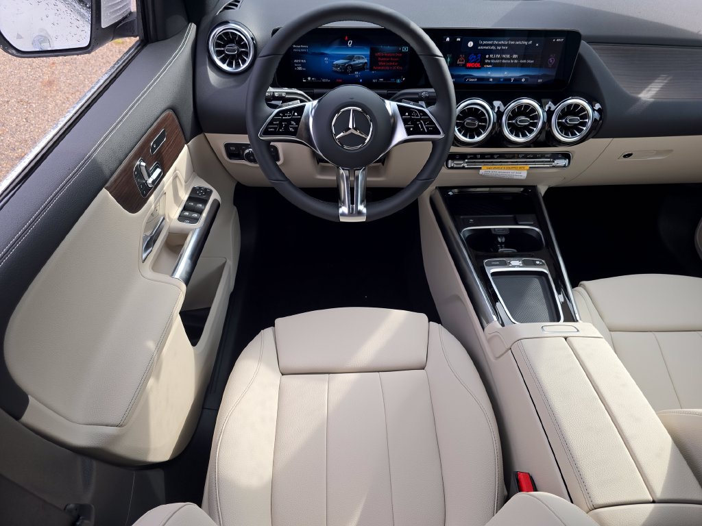 New 2026 White Mercedes-Benz GLA 250 image 21