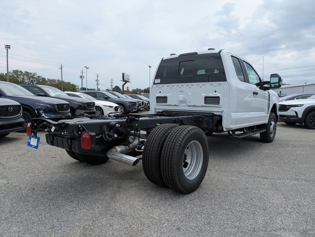 2026 Ford F-350 Chassis XL
