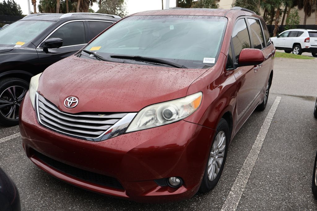 Thumbnail: 2017 Toyota Sienna - 2