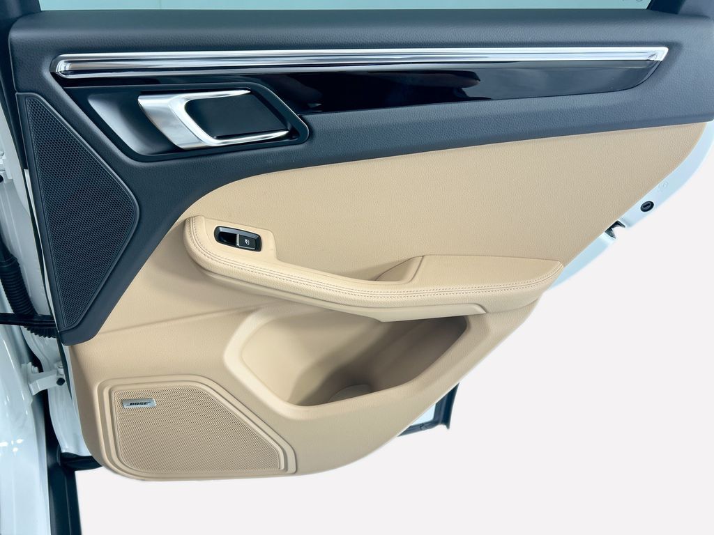 Thumbnail: 2025 Porsche Macan - 27