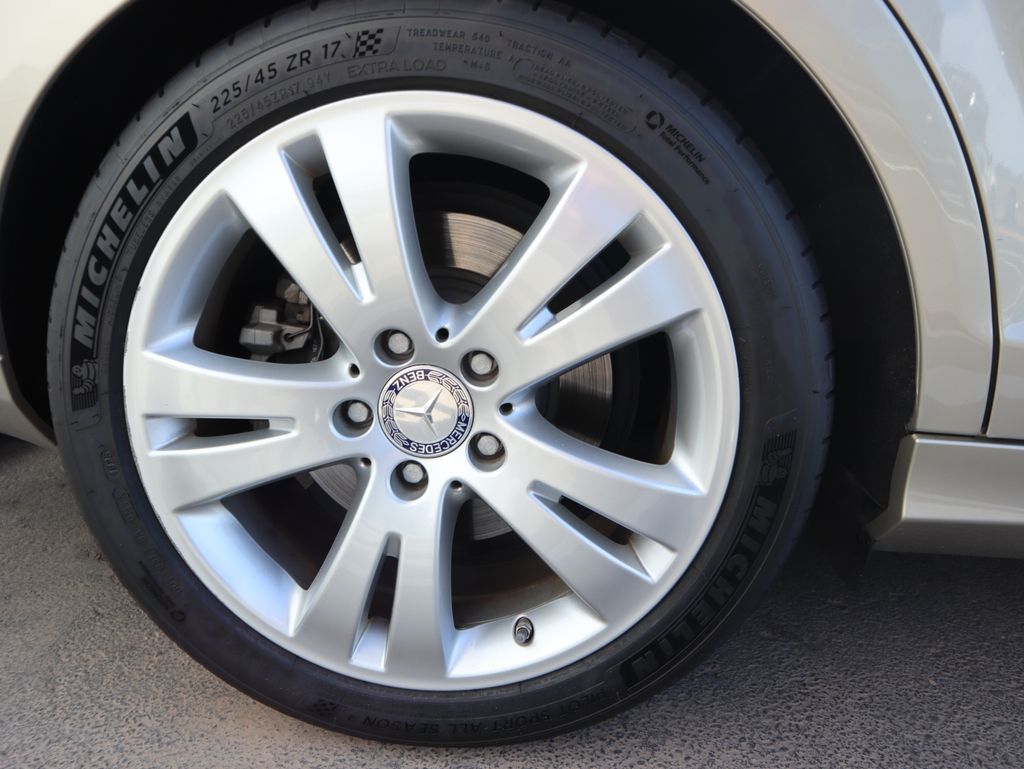 Thumbnail: 2011 Mercedes-Benz C-Class - 17