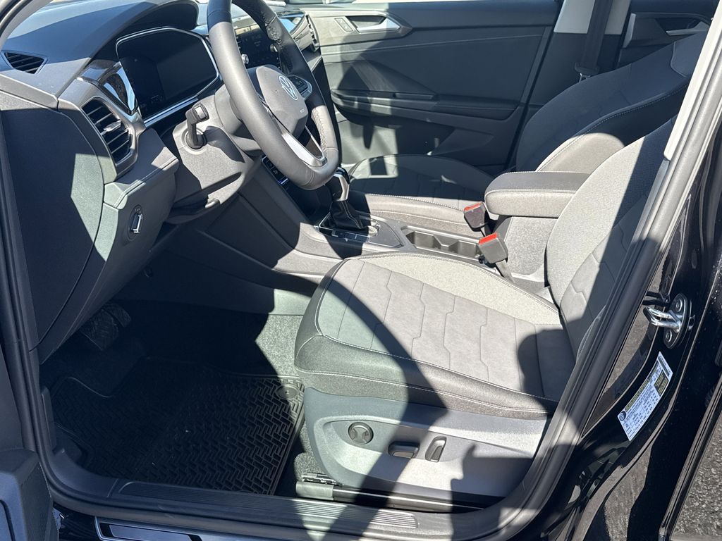 2026 Volkswagen Taos 1.5T SE Black - 11