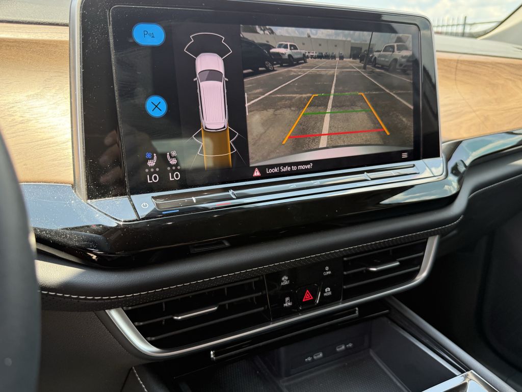 2024 Volkswagen Atlas 2.0T SE w/Technology  at Toyota of Victoria