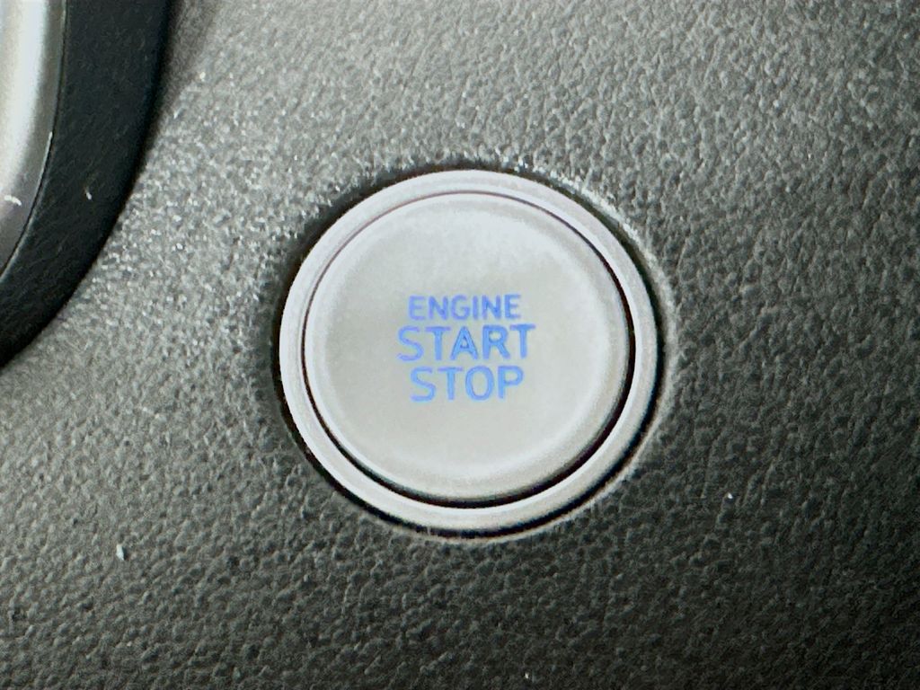 Used 2022 Black Hyundai SEL image 26