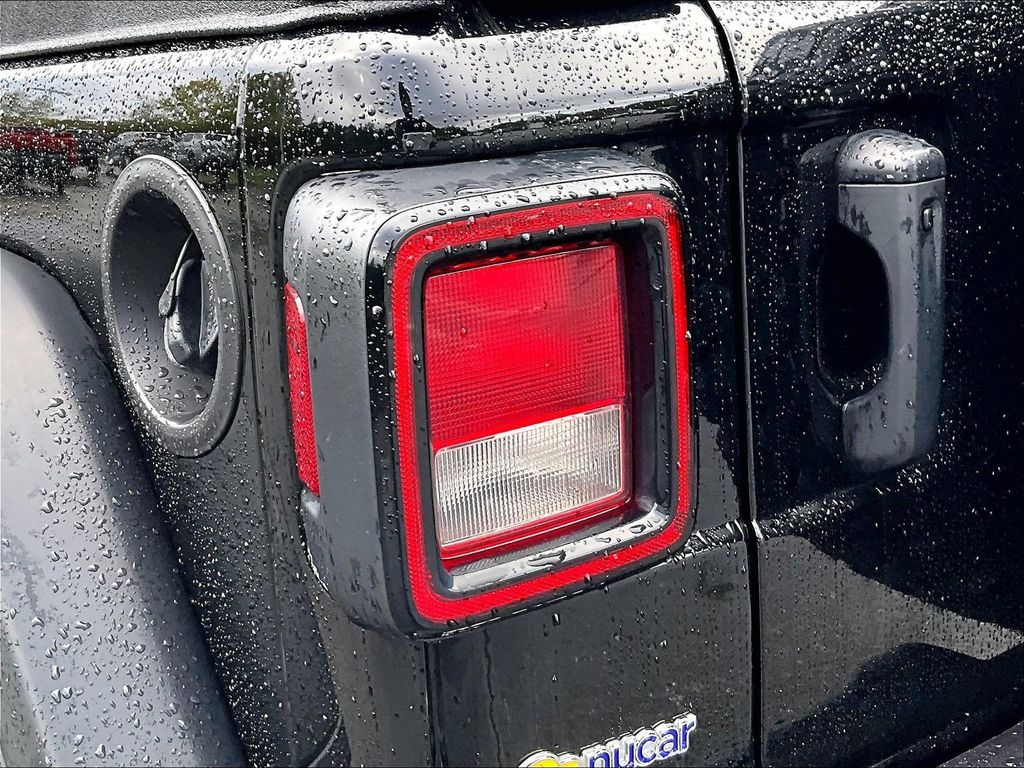 2024 Jeep Wrangler — photo 34