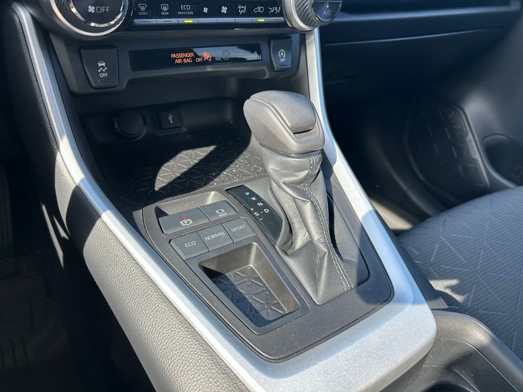Thumbnail: 2021 Toyota RAV4 - 27