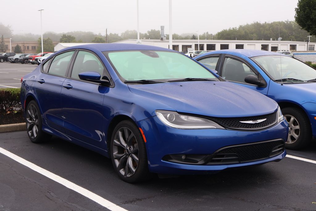 Thumbnail: 2016 Chrysler 200 - 3