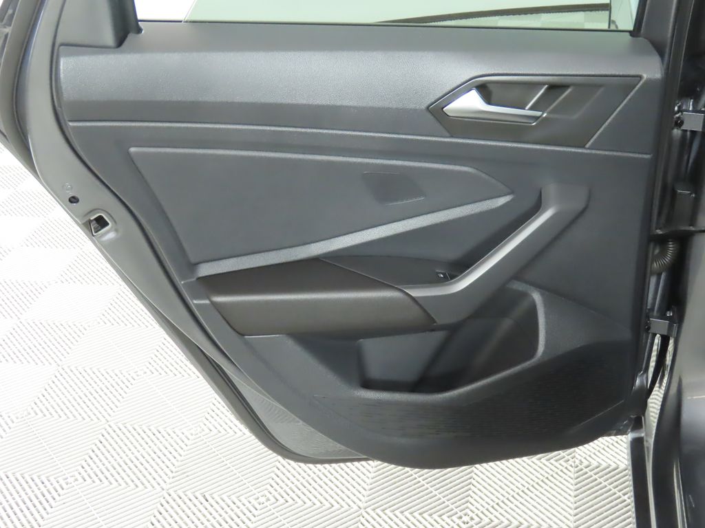 Thumbnail: 2023 Volkswagen Jetta - 32
