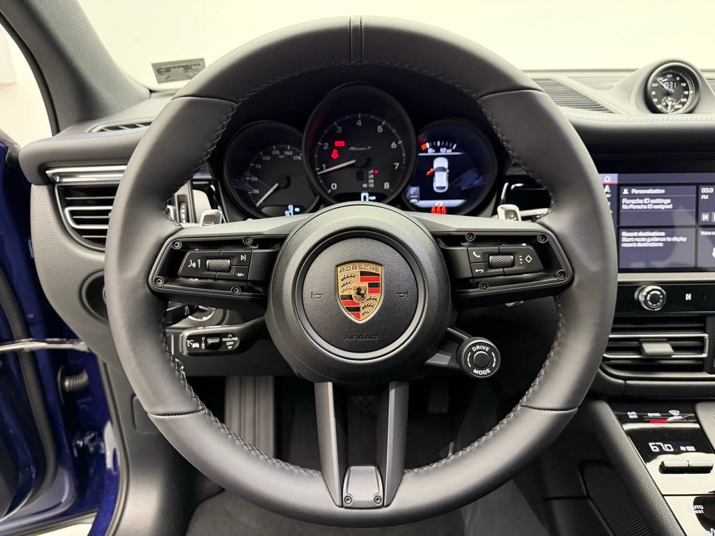 Thumbnail: 2025 Porsche Macan - 12