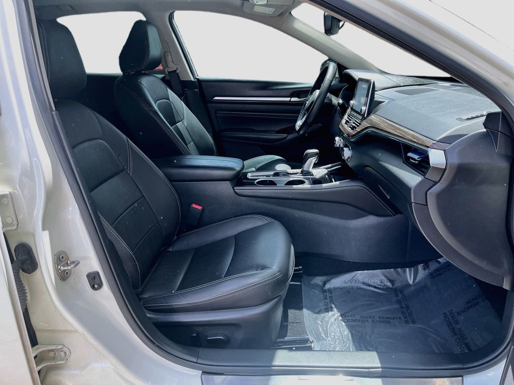 2020 Nissan Altima 2.5 Platinum White at Cook Ford