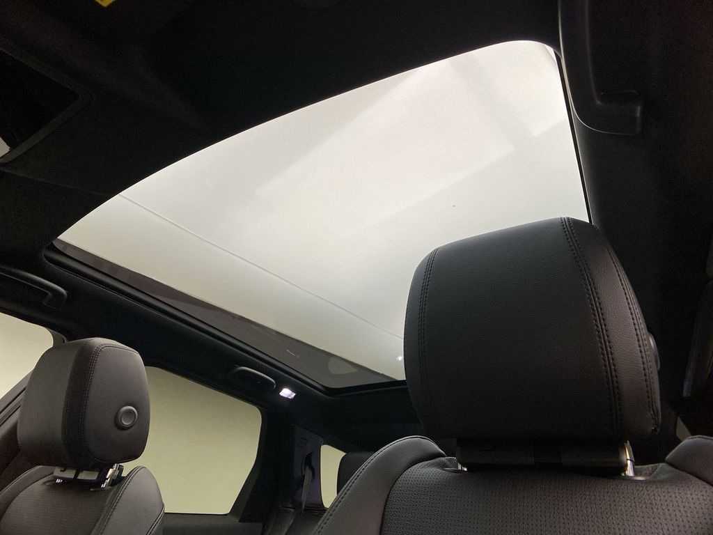 2023 Land Rover Discovery Sport S 18