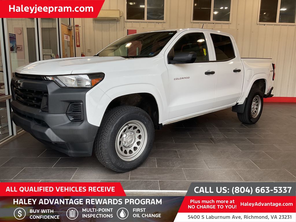 Summit White 2023 Chevrolet Colorado Pickup Truck Four-Wheel Drive 8-Speed Automatic
