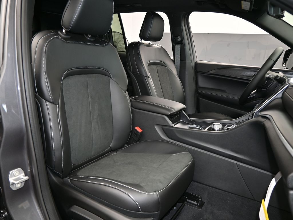 New 2025 Baltic Gray Metallic Clearcoat Jeep Altitude X image 34