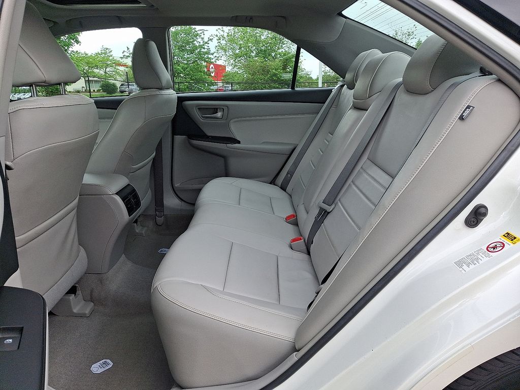 2017 Toyota Camry XLE 10