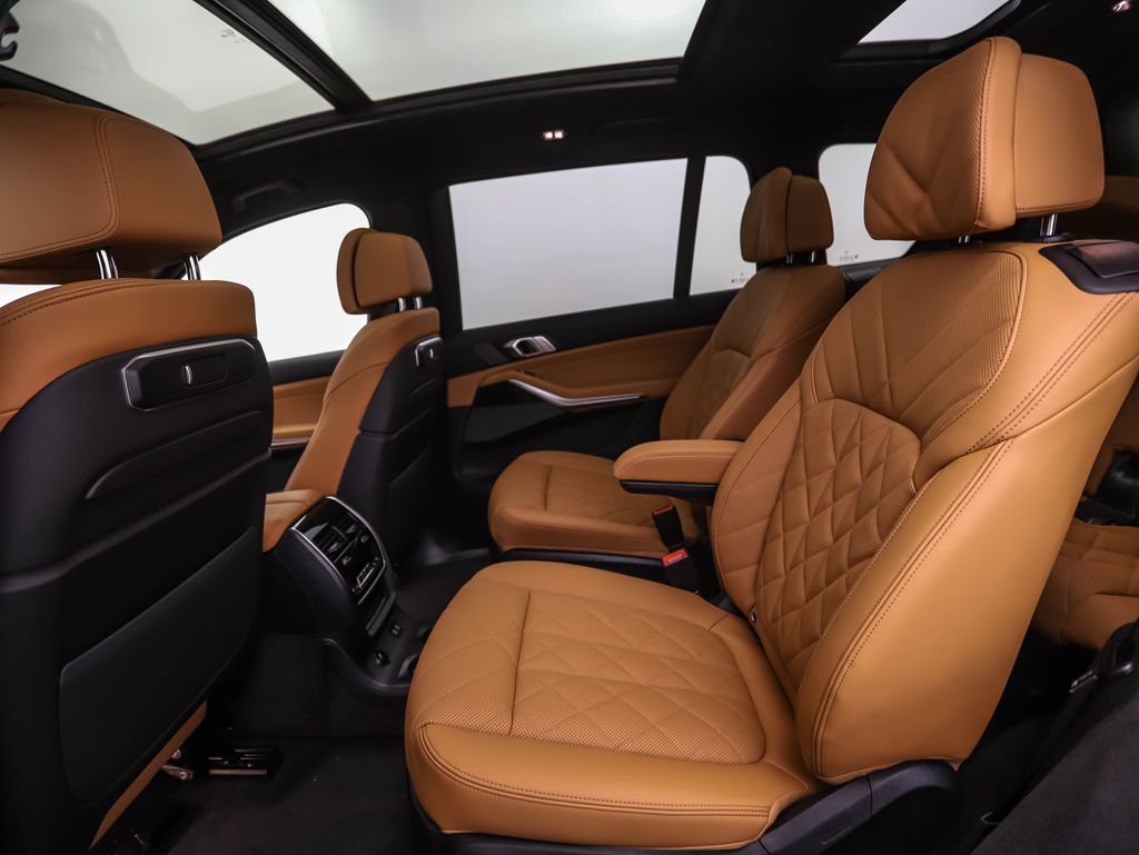 Thumbnail: 2027 BMW X7 - 22