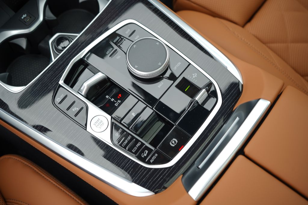 Thumbnail: 2026 BMW X7 - 18