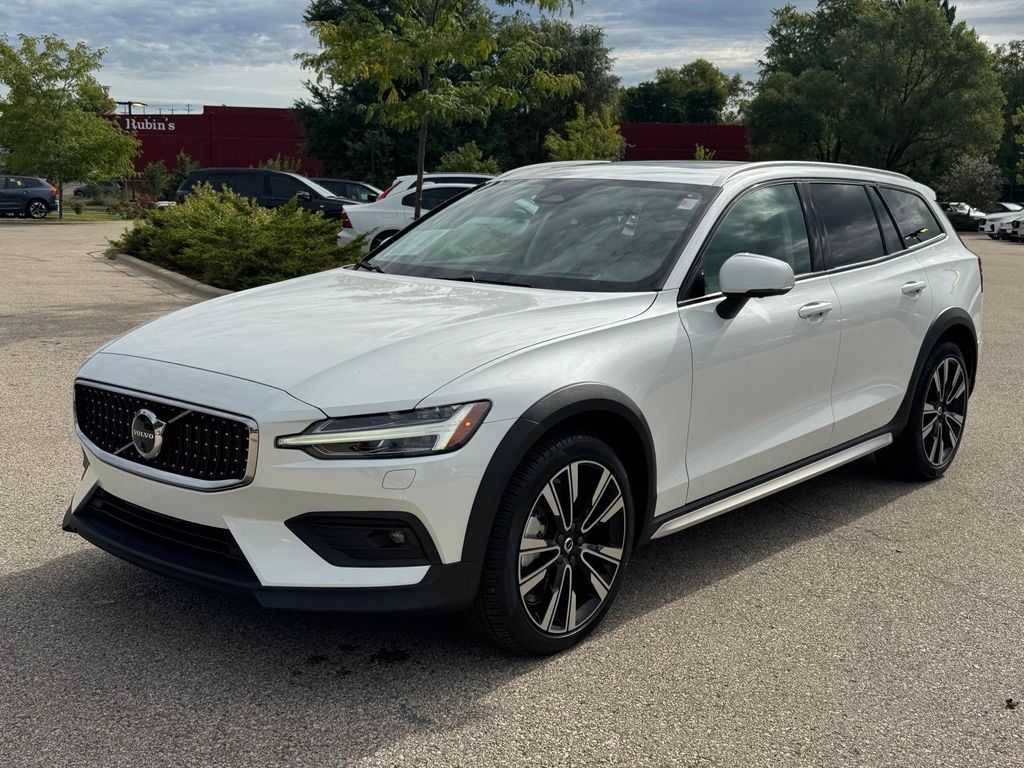 2025 Volvo V60 Cross Country B5 Ultra AWD