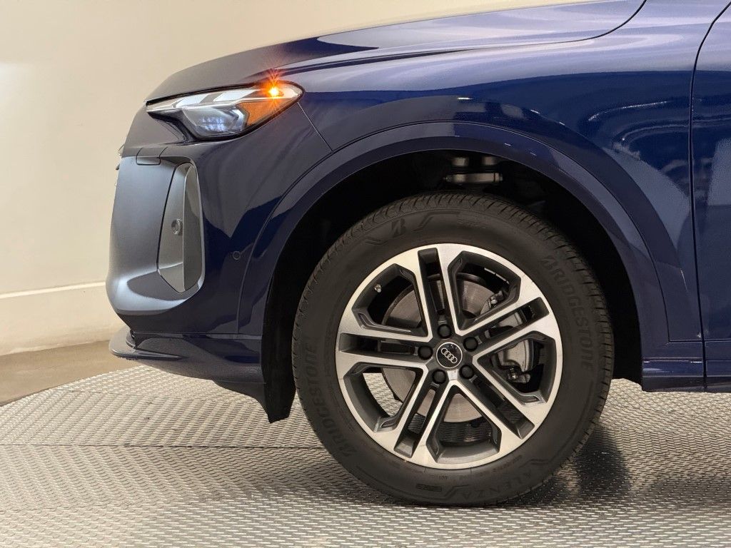 Thumbnail: 2025 Audi Q5 - 8