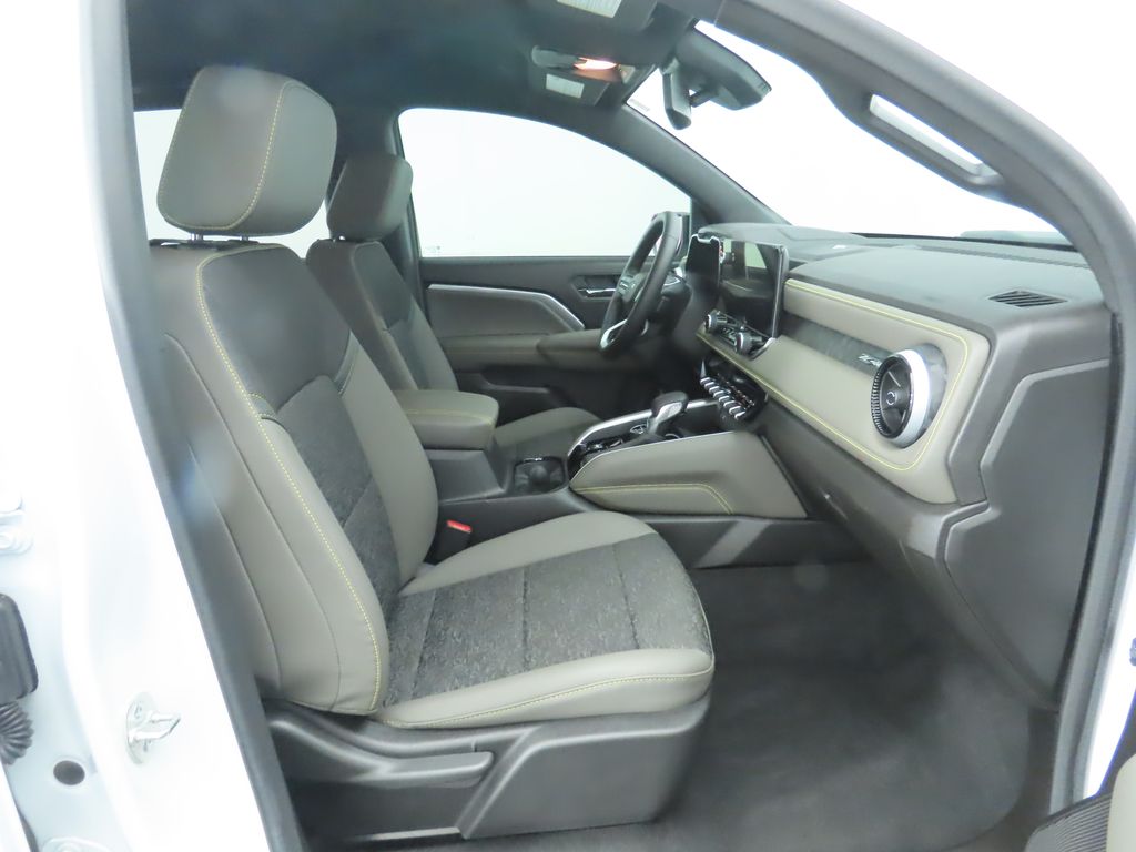 Thumbnail: 2024 Chevrolet Colorado - 20