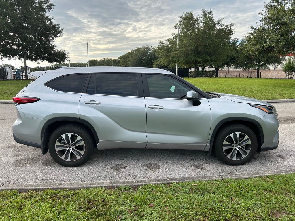 Thumbnail: 2023 Toyota Highlander - 6