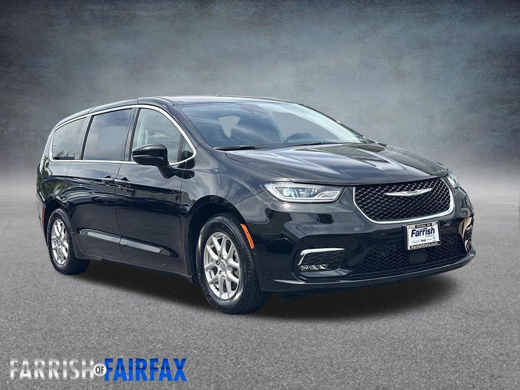 Diamond Black Crystal Pearlcoat 2024 Chrysler Pacifica Touring L FWD Minivan Front-Wheel Drive 9-Speed Automatic