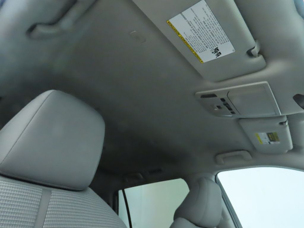 2023 Toyota Highlander LE 19
