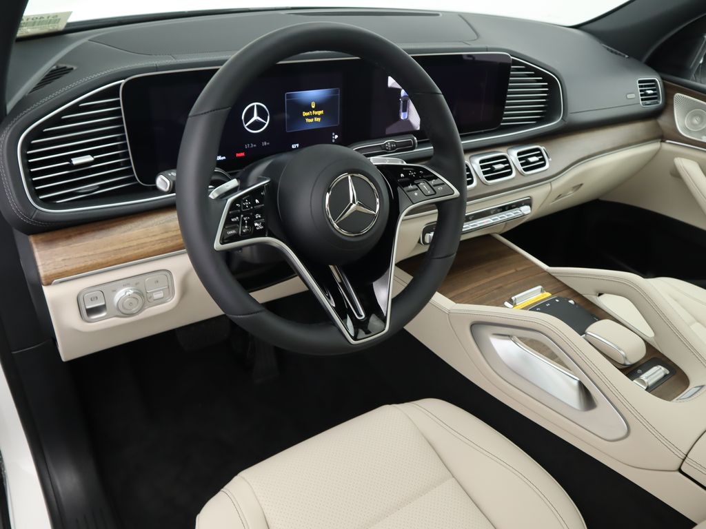 2025 Mercedes-Benz GLS 450 4MATIC 10