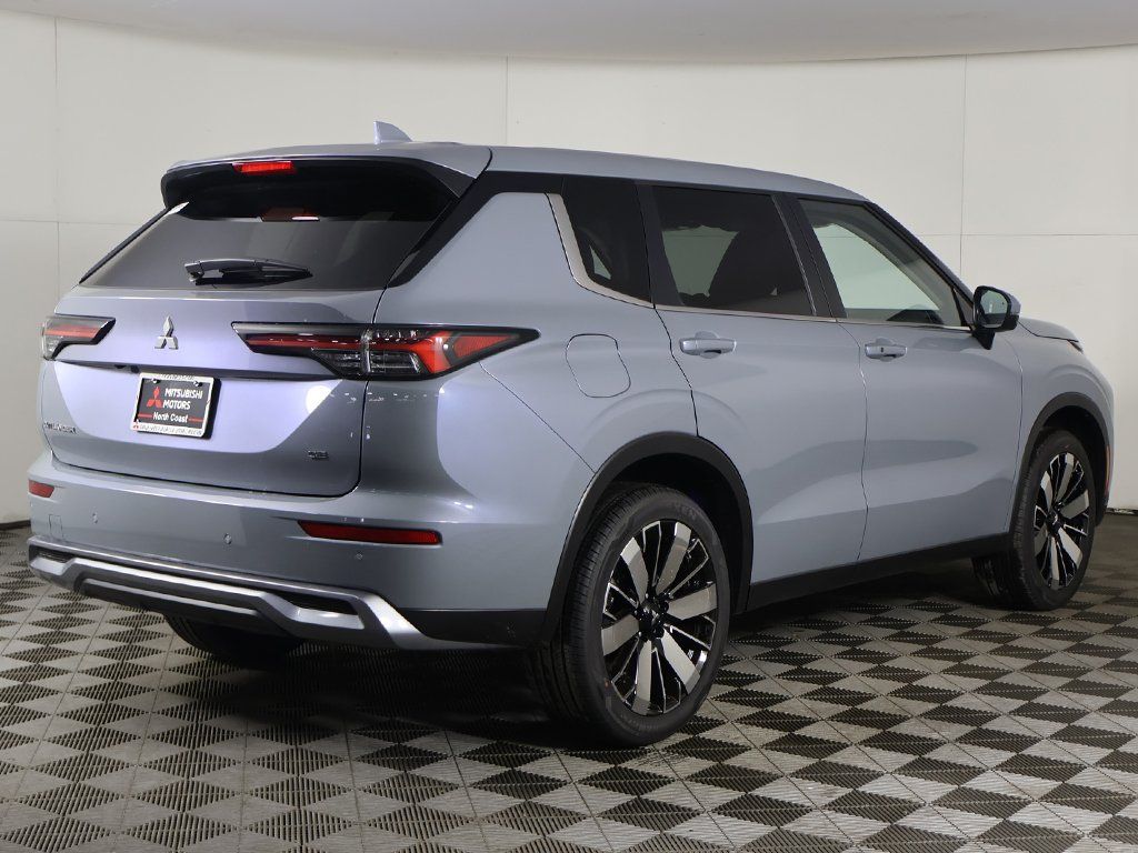 New 2026 Gray Mitsubishi SE image 12
