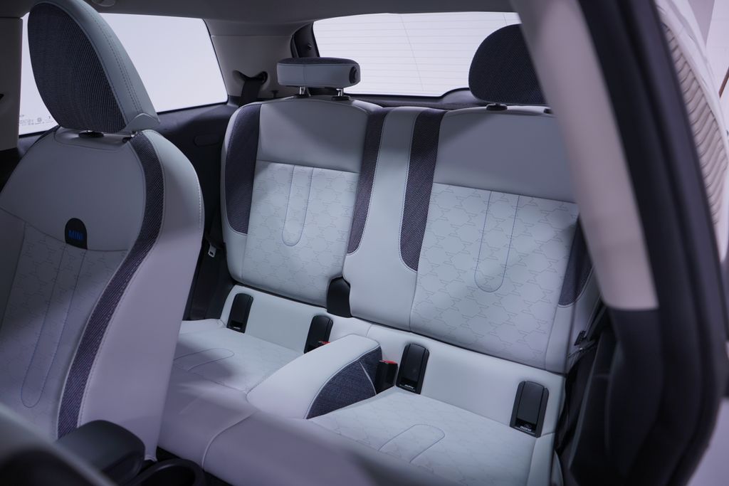 Thumbnail: 2025 MINI Cooper - 9