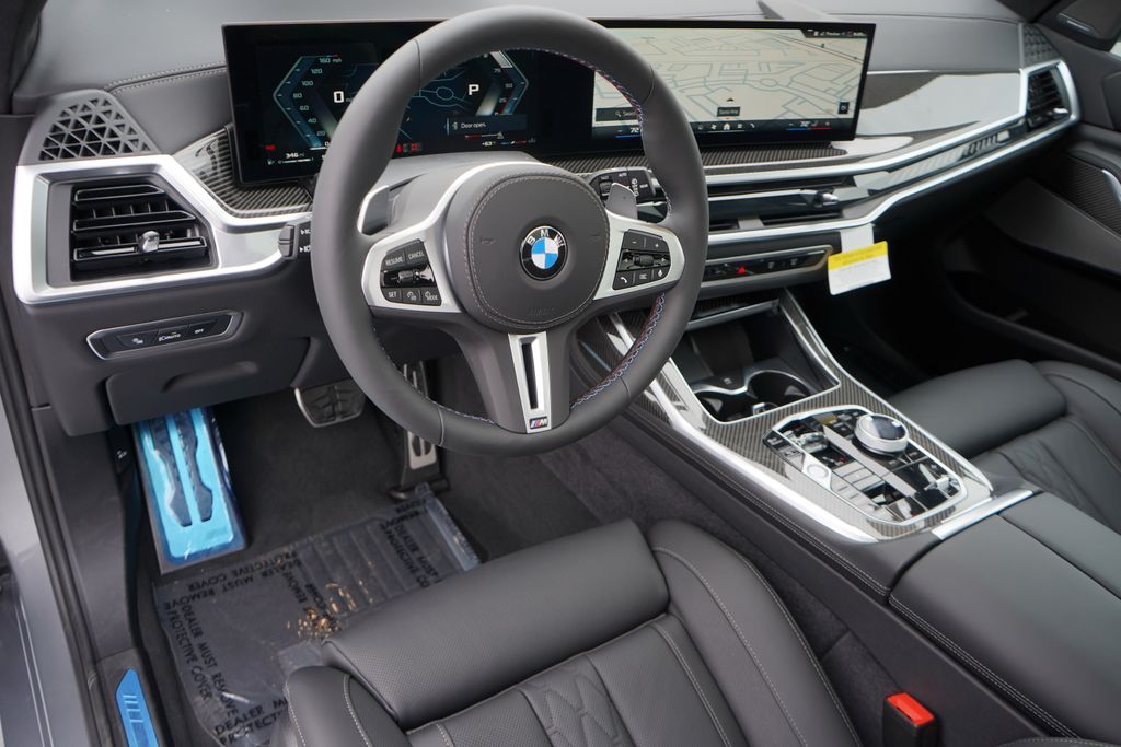 2025 BMW X7 M60i 12