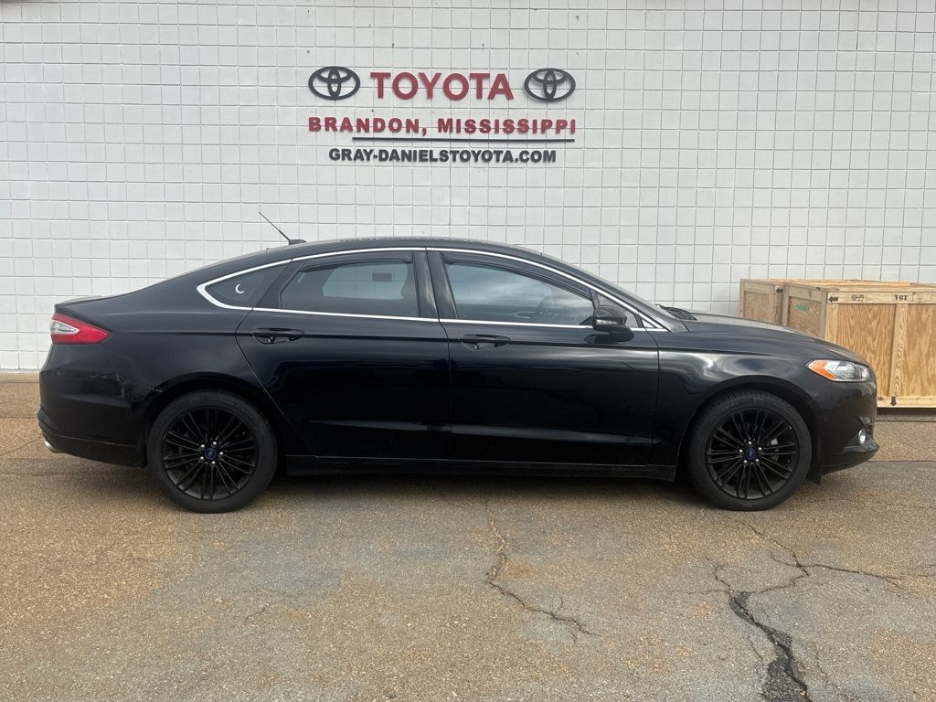 2016 Ford Fusion SE's photo