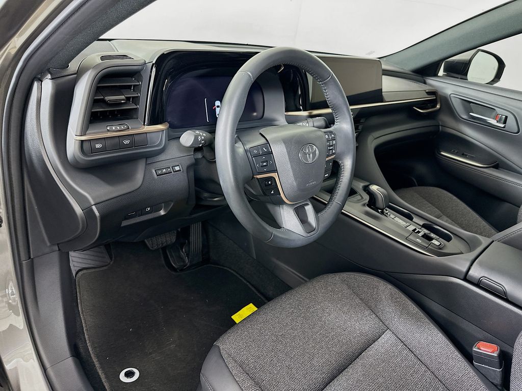 Thumbnail: 2023 Toyota Crown - 9