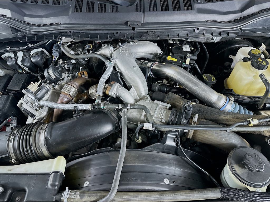 Used 2022 White Ford Lariat image 31