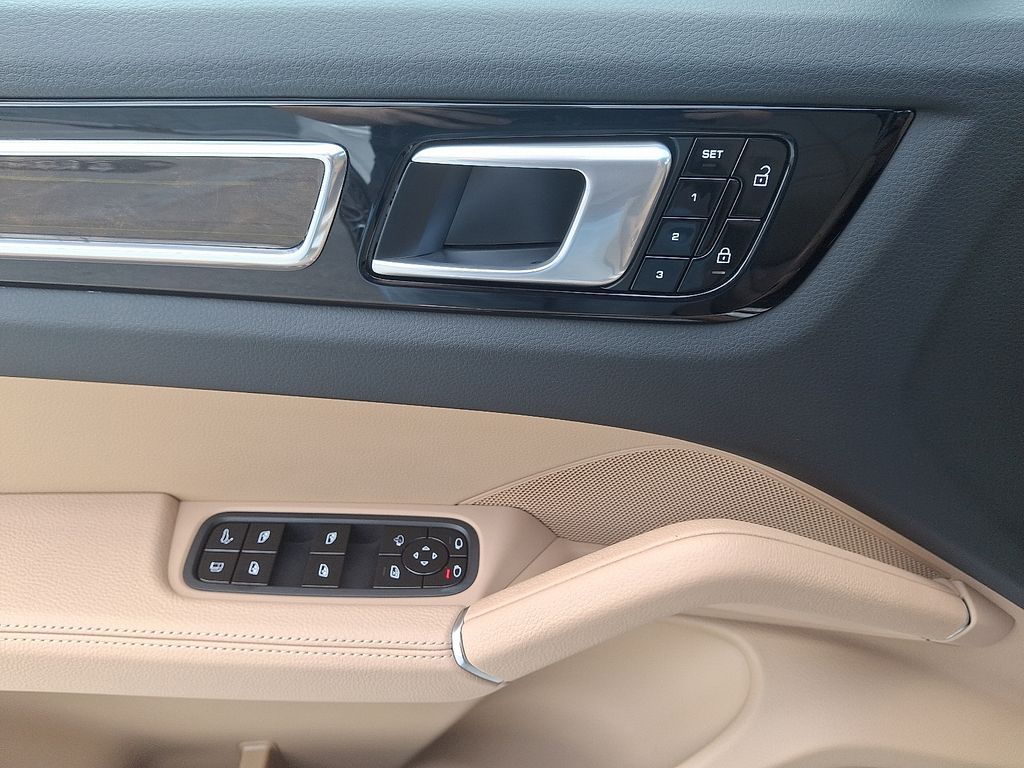 2021 Porsche Cayenne E-Hybrid 14