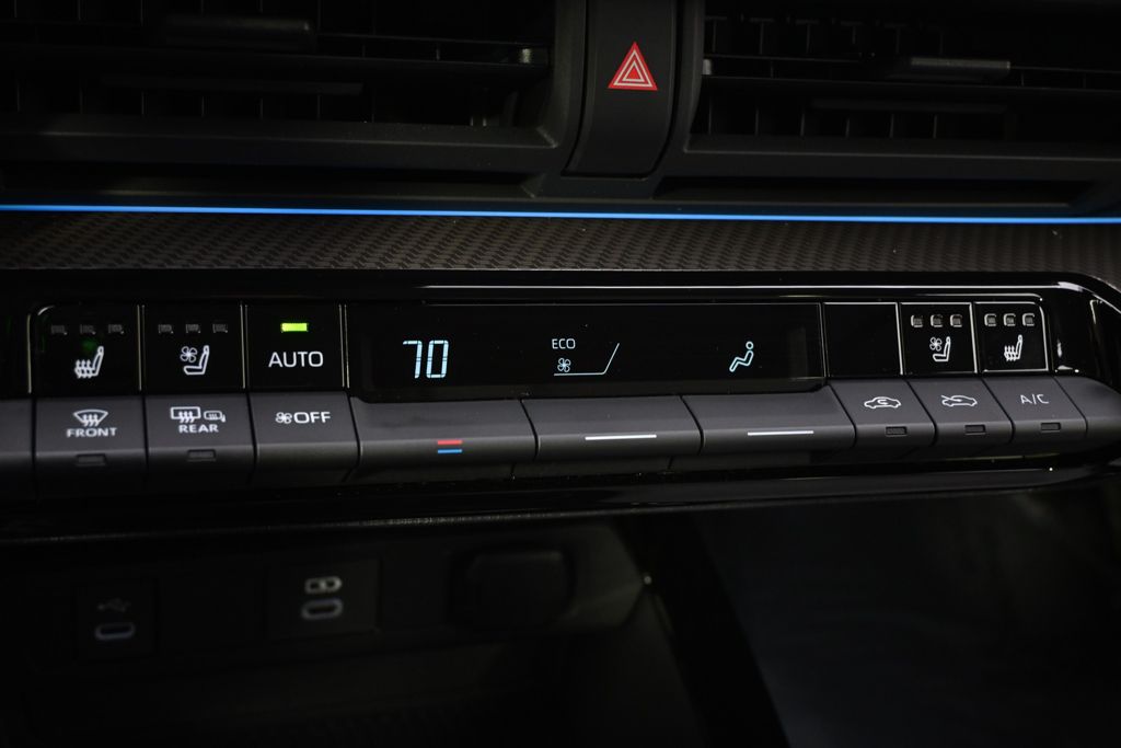 Used 2024  Toyota Limited image 31