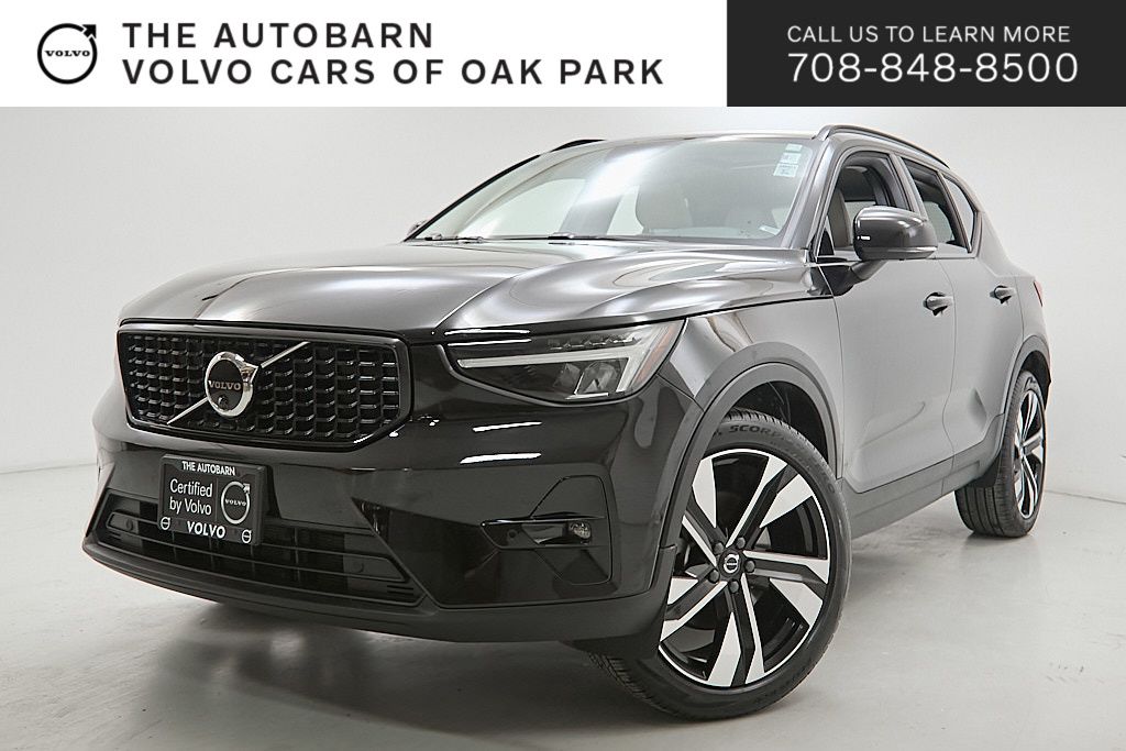 2023 Volvo XC40 B5 Ultimate Dark Theme AWD