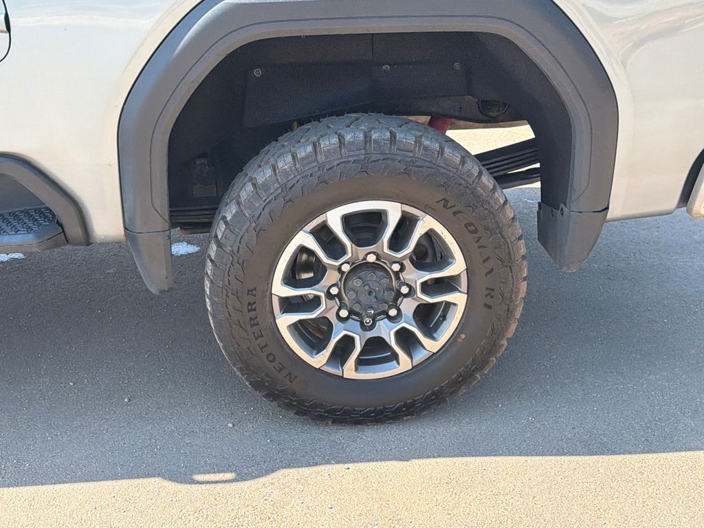 Used 2024 Gray GMC SLE image 19