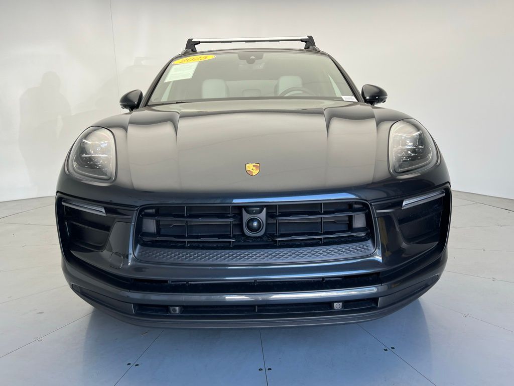 2025 Porsche Macan  25